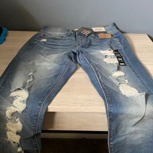 Brand new Mudd low rise skinny ripped jeans